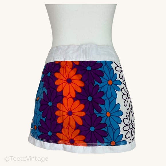 SOLD - Y2K FLOWER POWER SKIRT - Picture 3 of 6